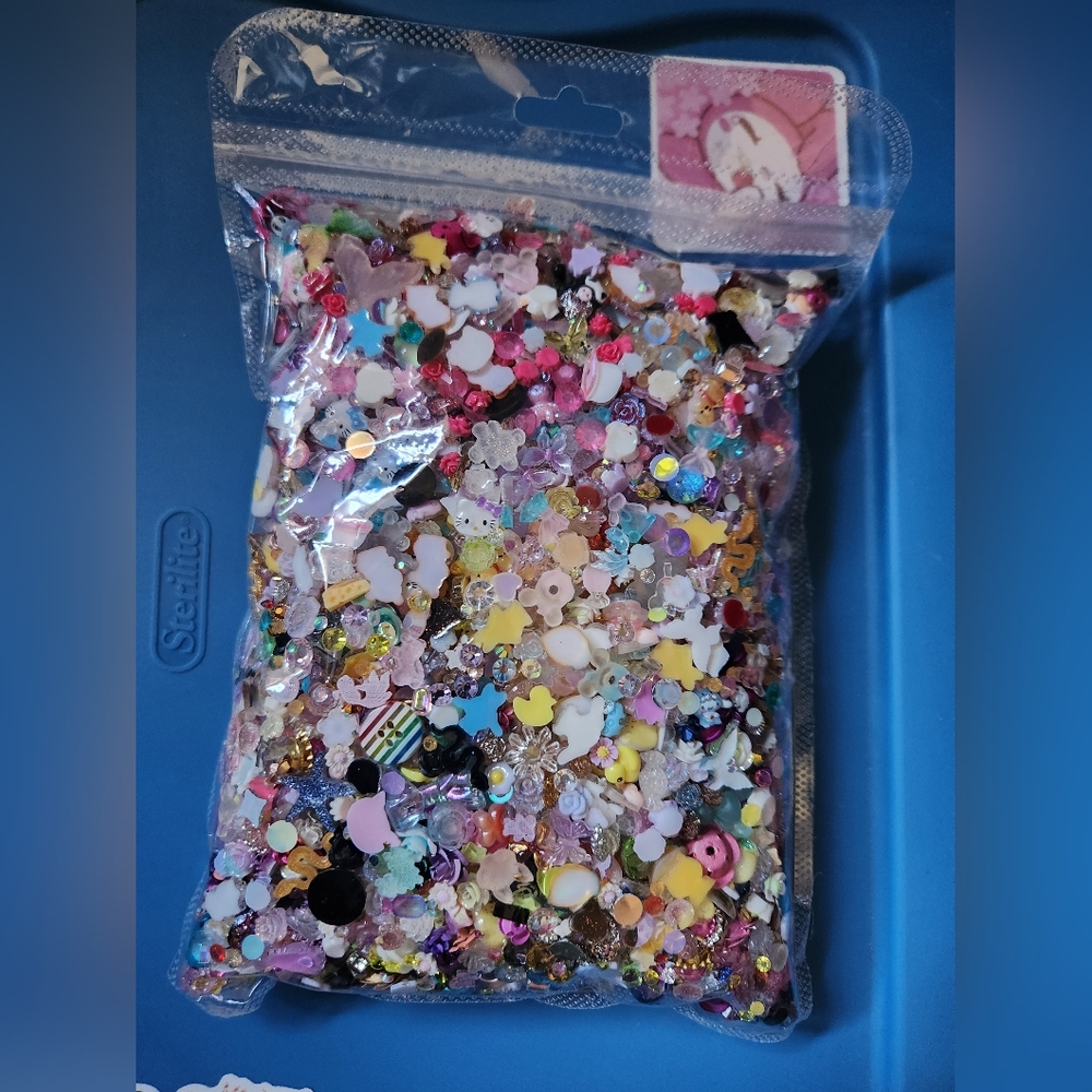 *Sold*Random Nails Charms